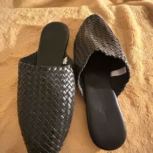 Universal Thread Black Woven Mules